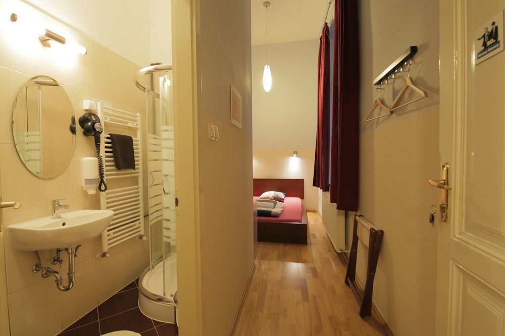 มาเวอริก อพาร์ตเมนต์ Aparthotel บูดาเปสต์ ภายนอก รูปภาพ